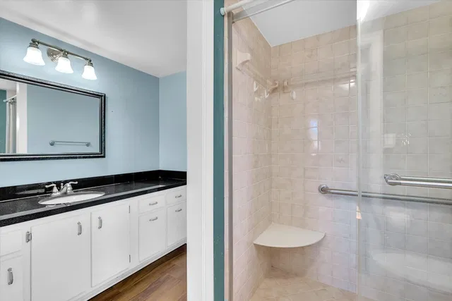 Unit 212 photo 27