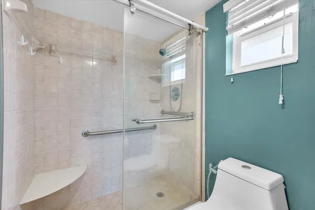 Unit 212 photo 28