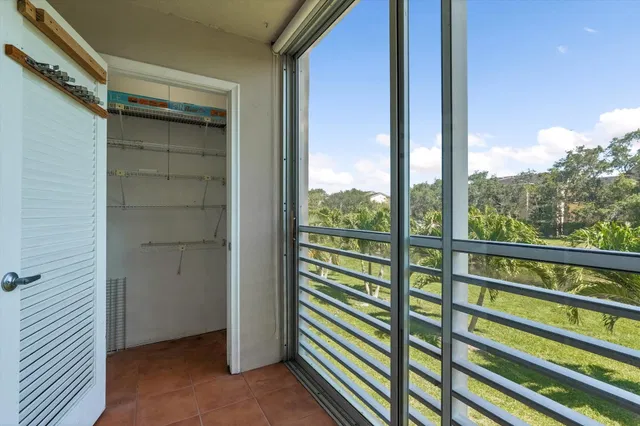 Unit 212 photo 38