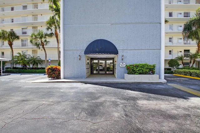 Unit 4205 photo 6