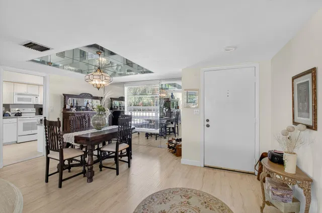 Unit 4205 photo 8