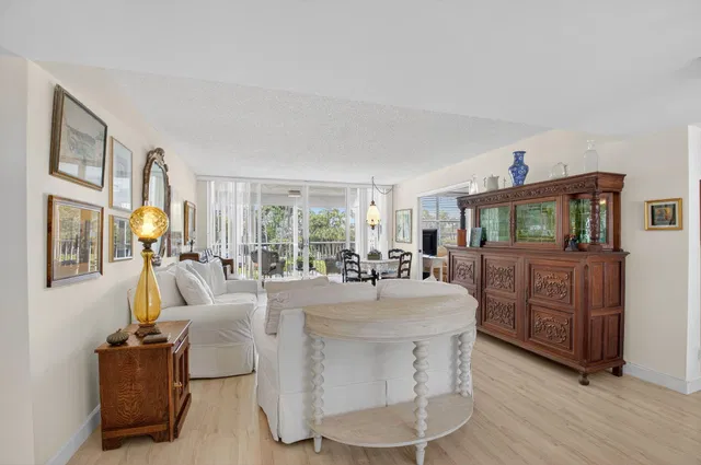 Unit 4205 photo 11