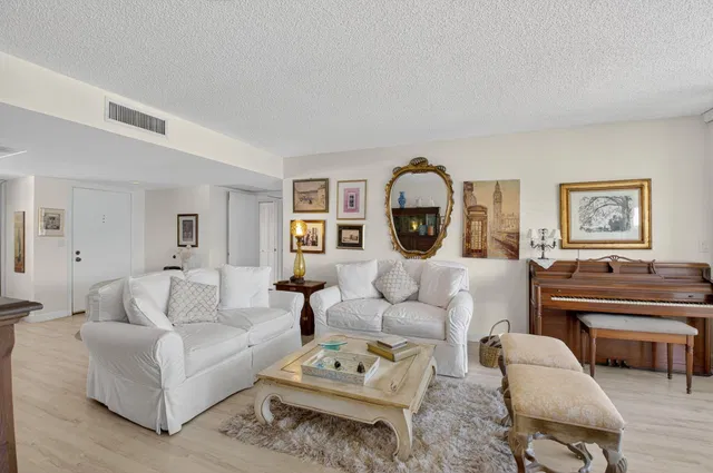 Unit 4205 photo 14