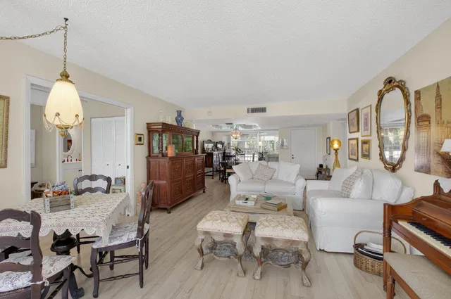 Unit 4205 photo 16