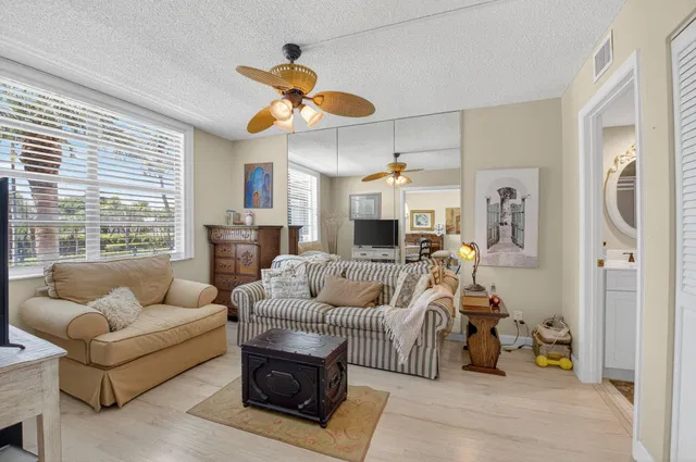 Unit 4205 photo 24