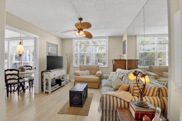 Unit 4205 photo 25