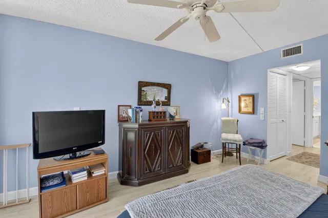 Unit 4205 photo 32