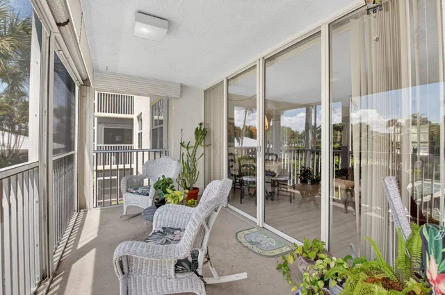 Unit 4205 photo 40