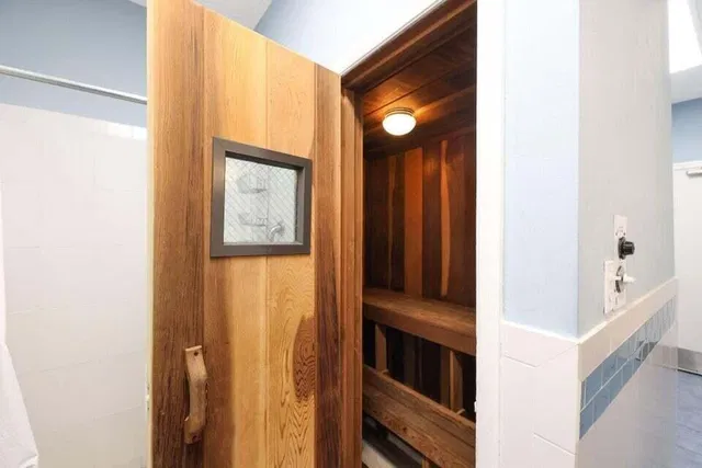 Unit 4205 photo 86