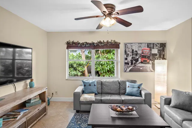 Residence photo 3