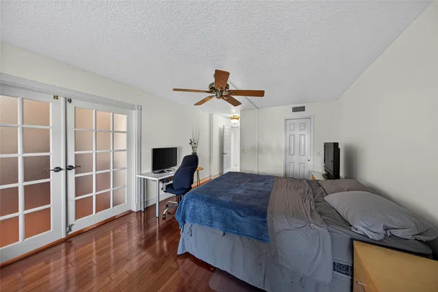 Unit 205 photo 25