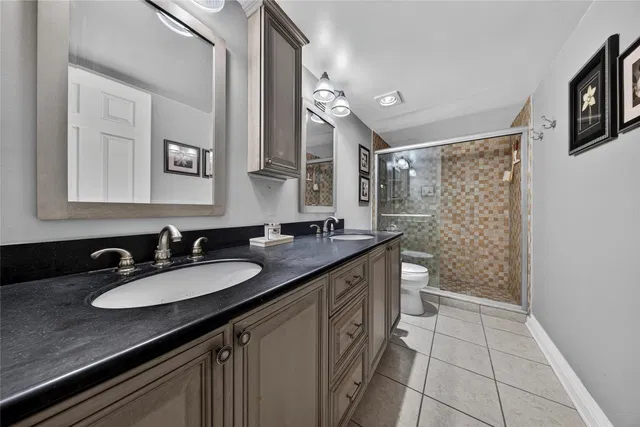 Unit 205 photo 33