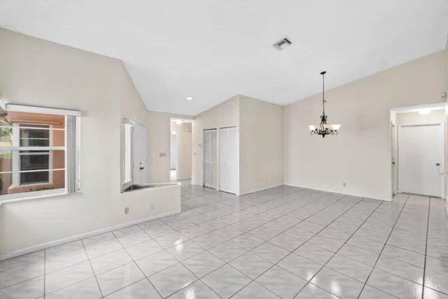 Residence photo 4