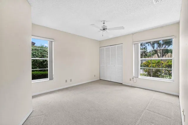 Residence photo 18