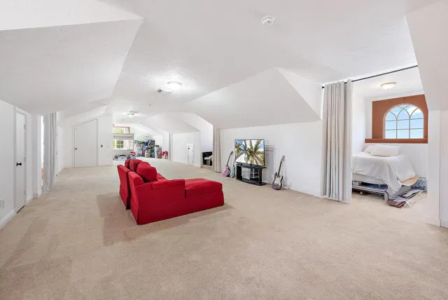 Residence photo 68