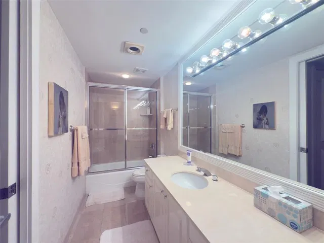 Unit 404 photo 15