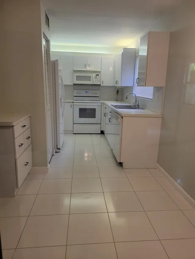  Unit 1311 photo 6