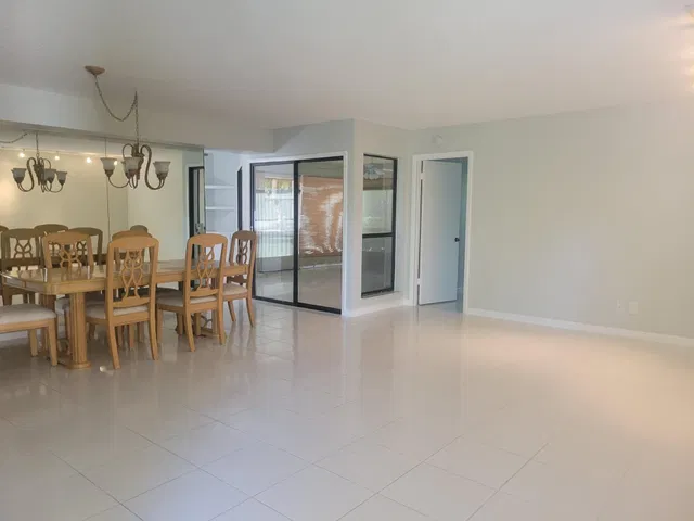  Unit 1311 photo 8