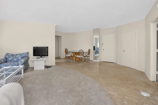 Unit 105 photo 14