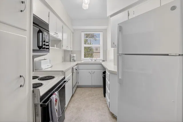 Unit 105 photo 17