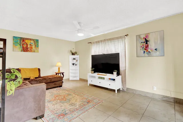 Unit 28 photo 12