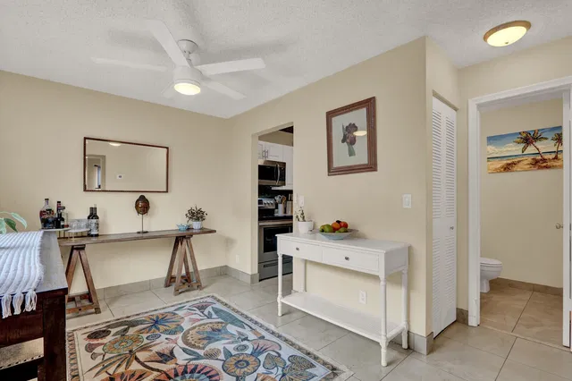 Unit 28 photo 13
