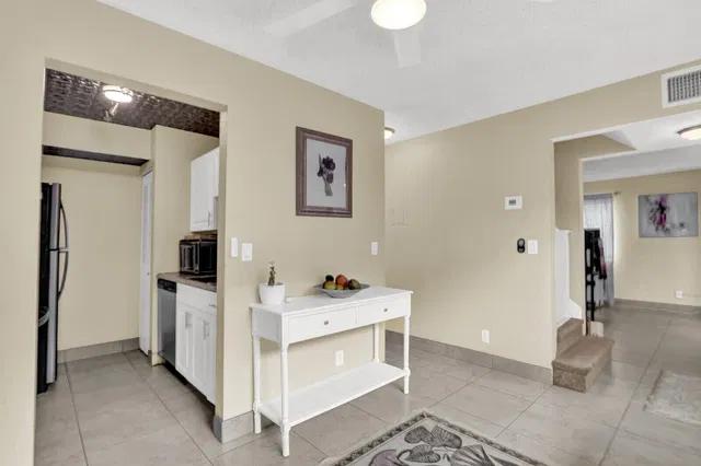 Unit 28 photo 14