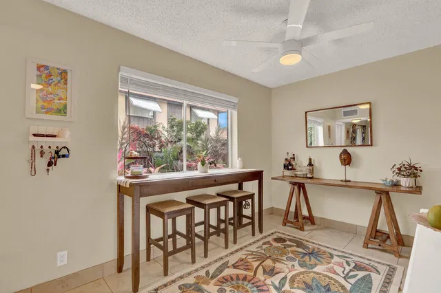 Unit 28 photo 16