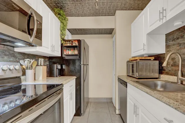 Unit 28 photo 17