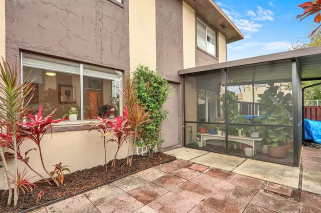 Unit 28 photo 35