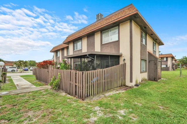Unit 28 photo 36