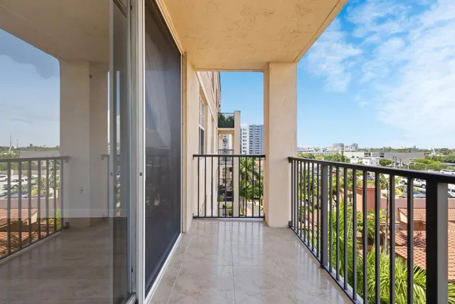 Flagler Pointe Unit 824 photo 32