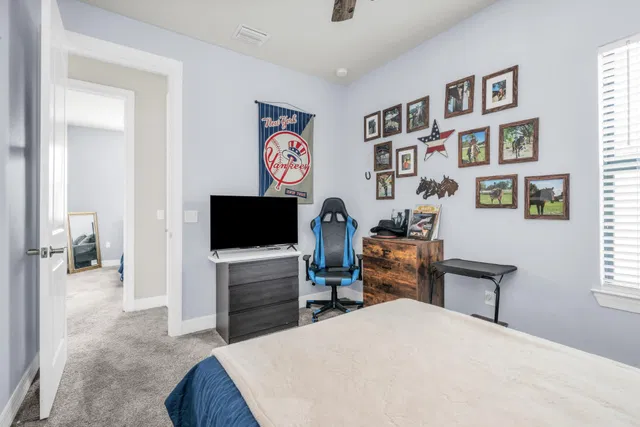 Residence photo 19