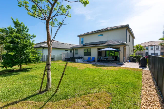 Residence photo 32