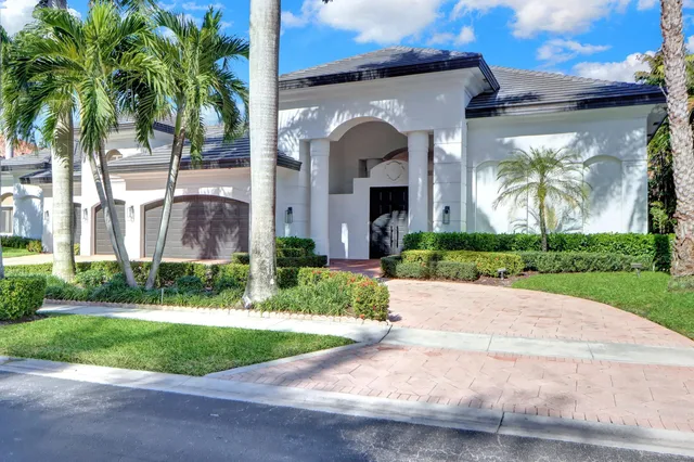 Woodfield Country Club Residence photo 2