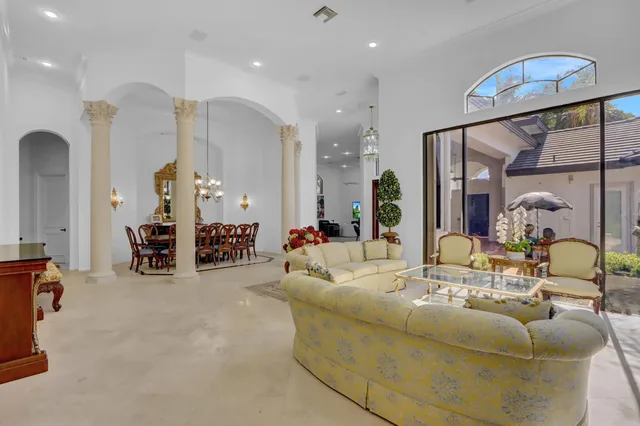 Woodfield Country Club Residence photo 6