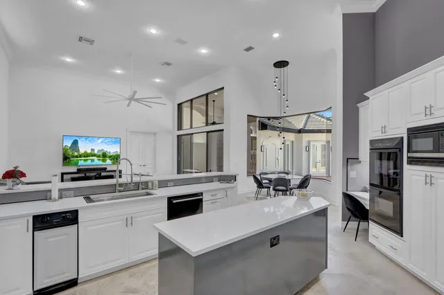 Woodfield Country Club Residence photo 11