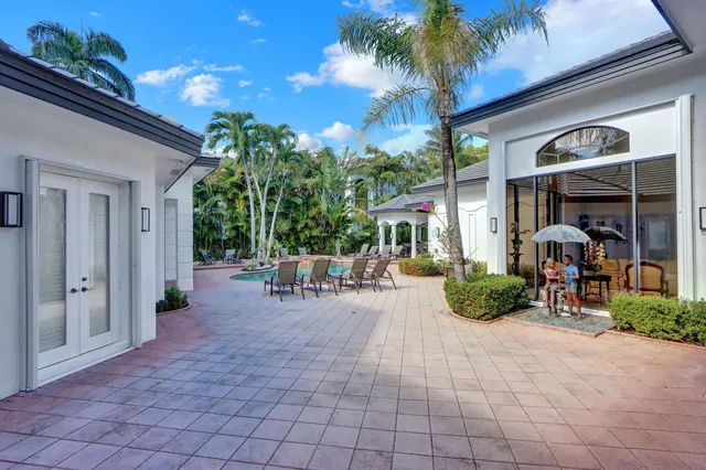 Woodfield Country Club Residence photo 29