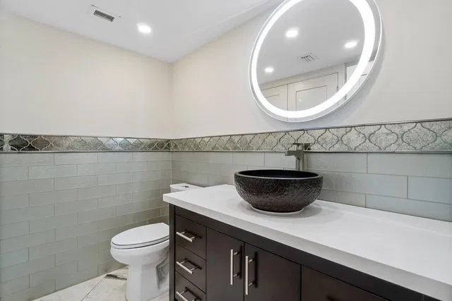  Unit 1001 photo 32