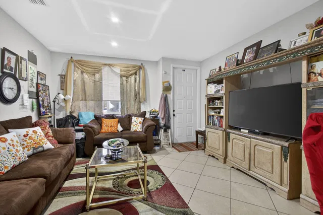 Residence photo 5