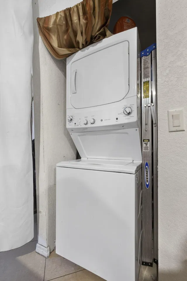 Residence photo 12
