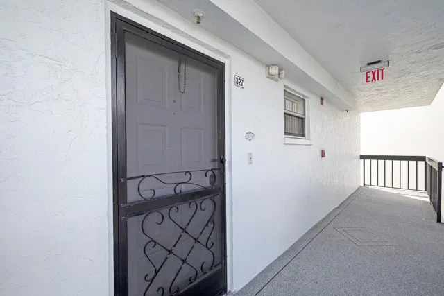 Unit 327 photo 7