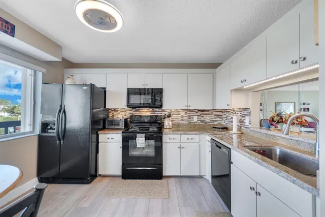 Unit 327 photo 9