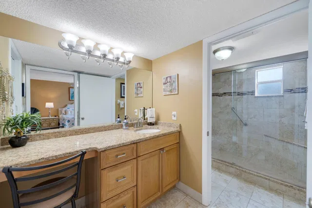 Unit 327 photo 24
