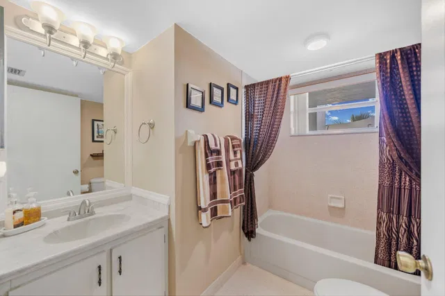 Unit 327 photo 27