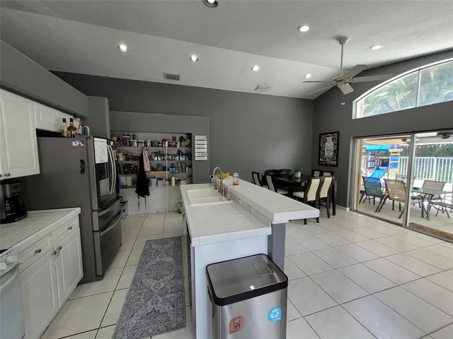 Residence photo 2