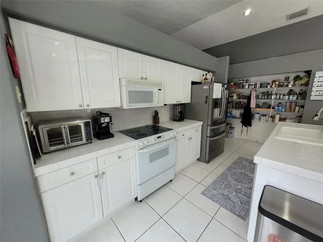 Residence photo 3