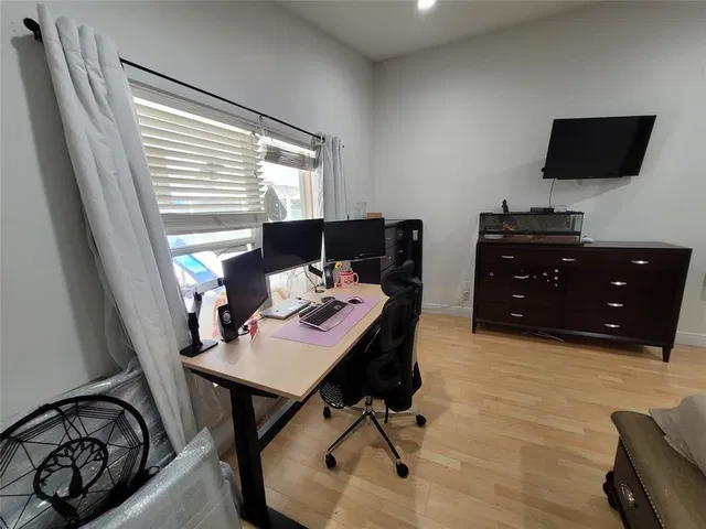 Residence photo 16