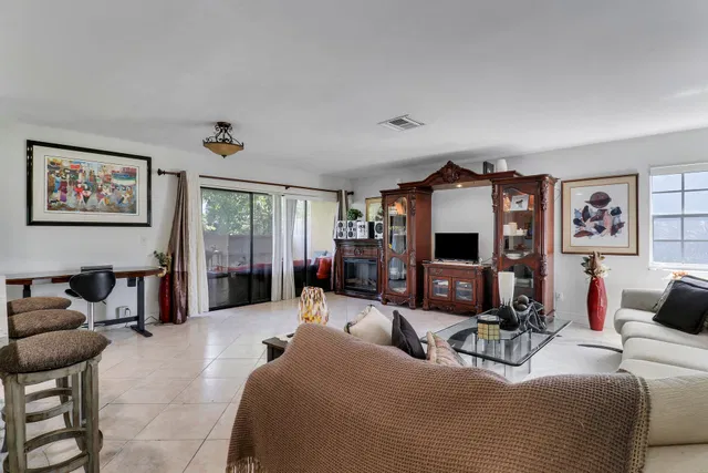  Residence photo 10