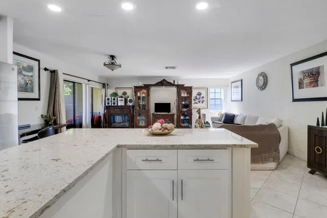  Residence photo 12